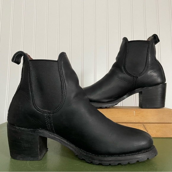 Frye SABRINA Chunky Heeled Chelsea Boots in Black Leather *USA* - Picture 3 of 12